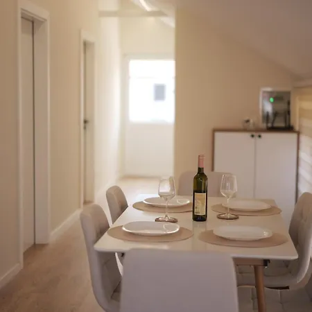 Dionis Luxury Penthouse Feriehus *